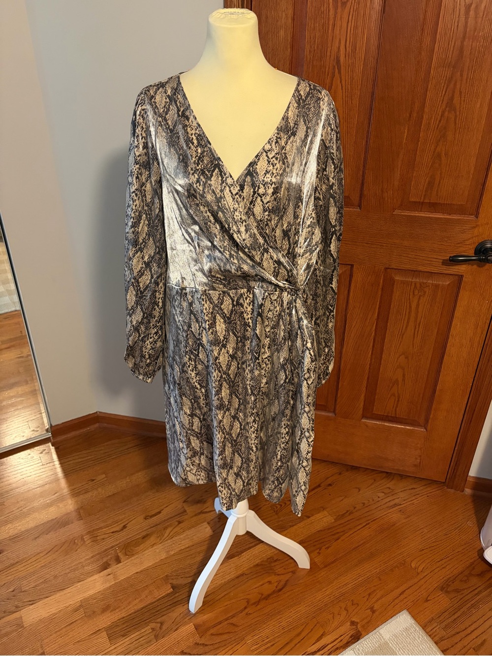 NWT Ava & Viv Snake Print Mini Wrap Dress Size XXL